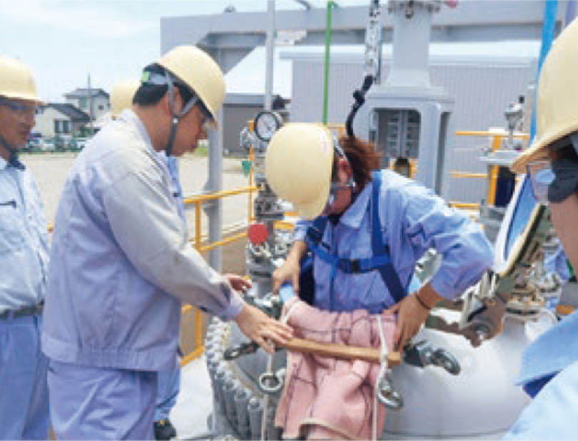 Simulation of working in tanks